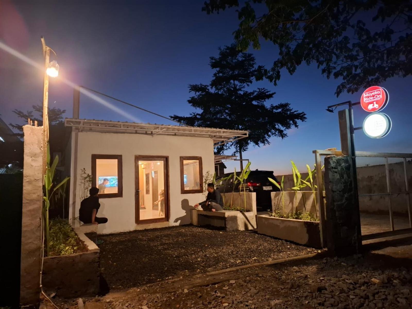 Mayeka Transit Hostel Bandara Internasional Lombok برايا المظهر الخارجي الصورة