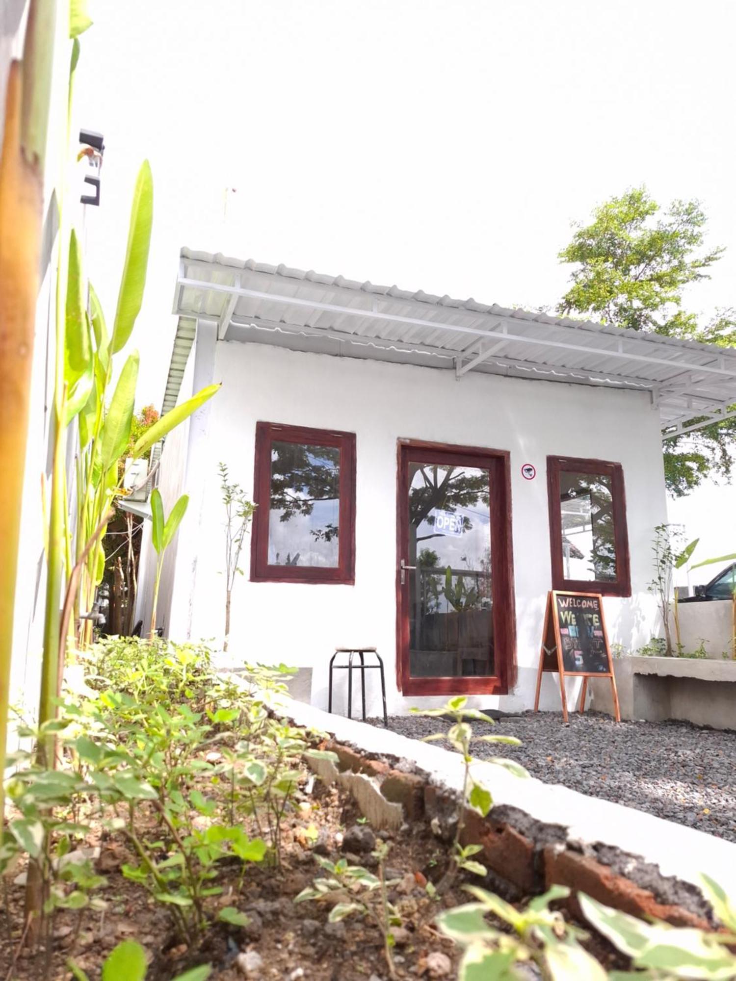 Mayeka Transit Hostel Bandara Internasional Lombok برايا المظهر الخارجي الصورة
