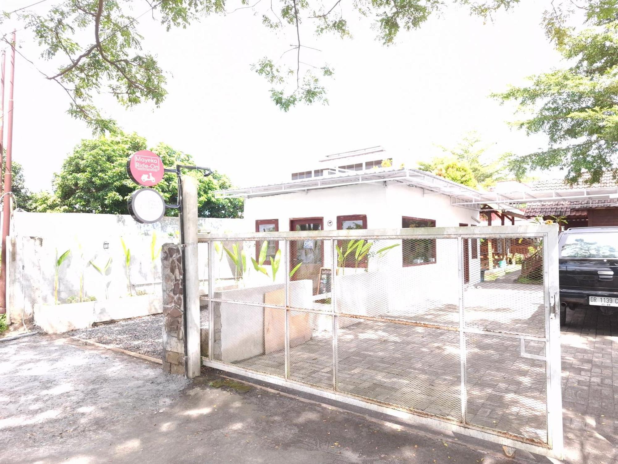 Mayeka Transit Hostel Bandara Internasional Lombok برايا المظهر الخارجي الصورة
